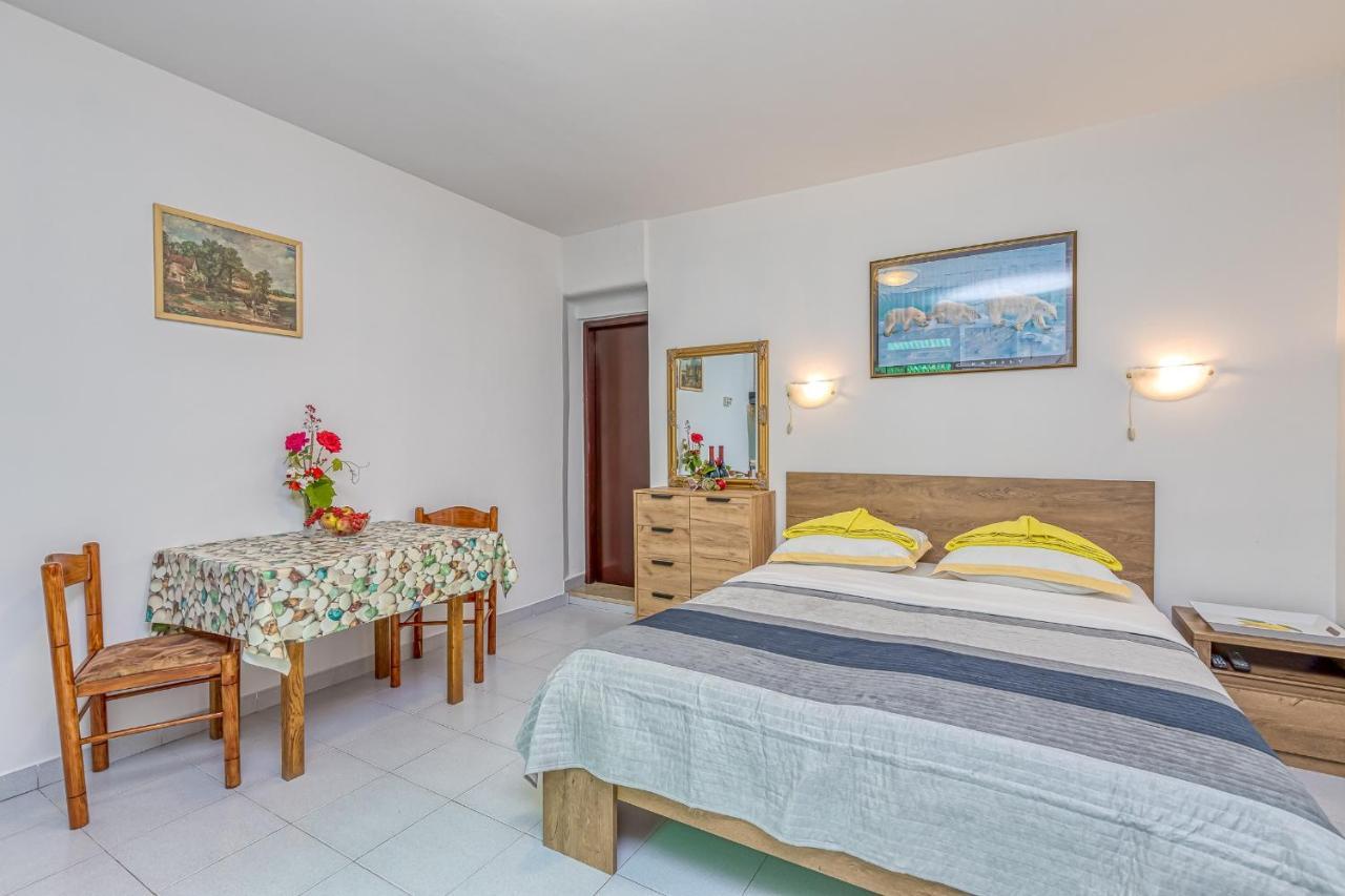 Apartments Bastovanovic Ровинь Экстерьер фото